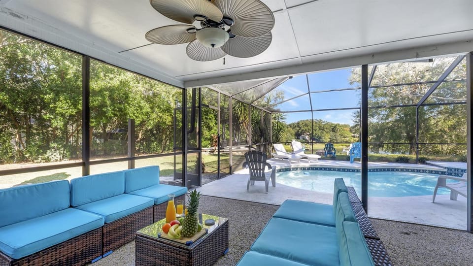 Stunning Lake House w Heated Pool Ping Pong! House in Lutz