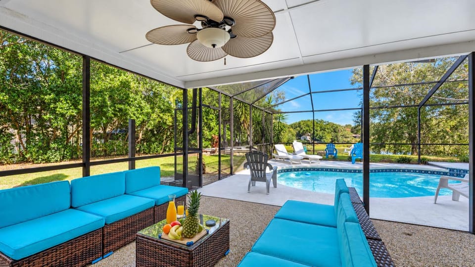 Stunning Lake House w Heated Pool Ping Pong! House in Lutz