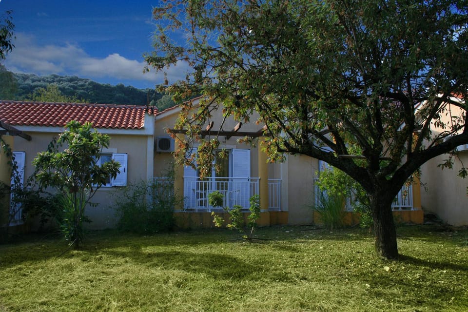 Facade/entrance, Garden