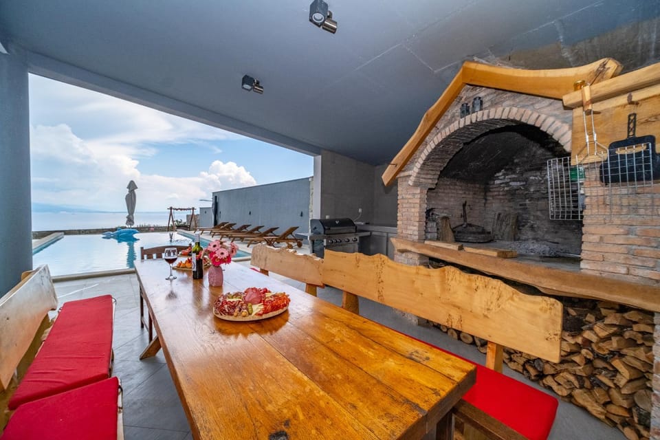 BBQ facilities, fireplace