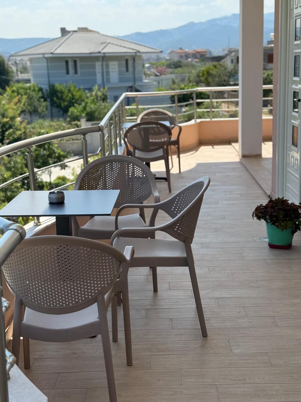 View (from property/room), Balcony/Terrace, Seating area, Mountain view