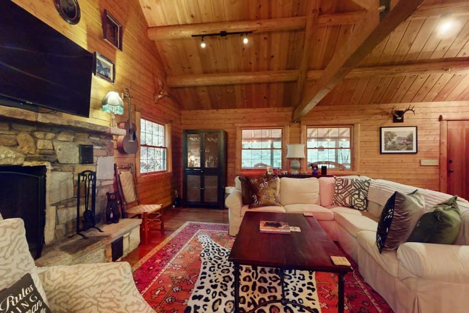 Dancing Bear Cabin Cabin in Tennessee