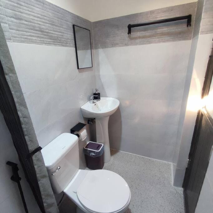 Toilet, bidet