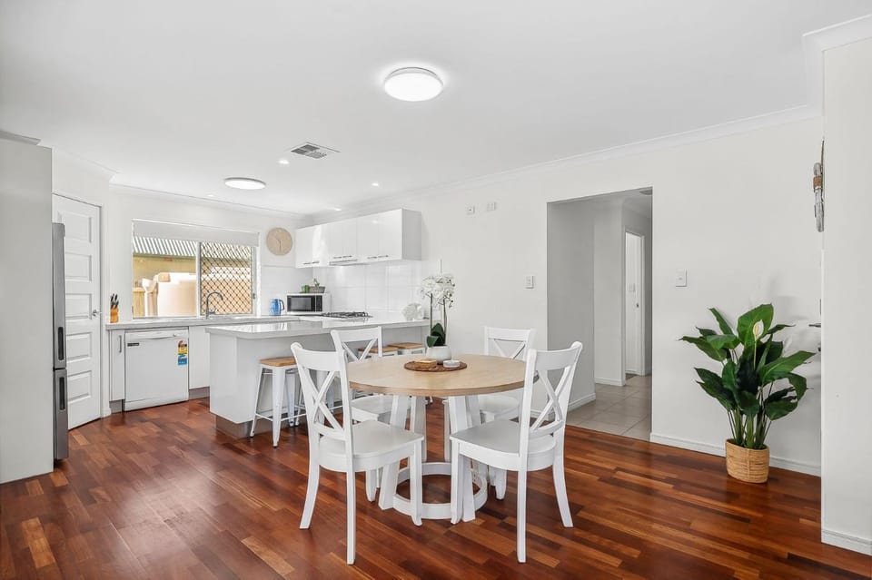 36 Petrie Avenue House in Marcoola