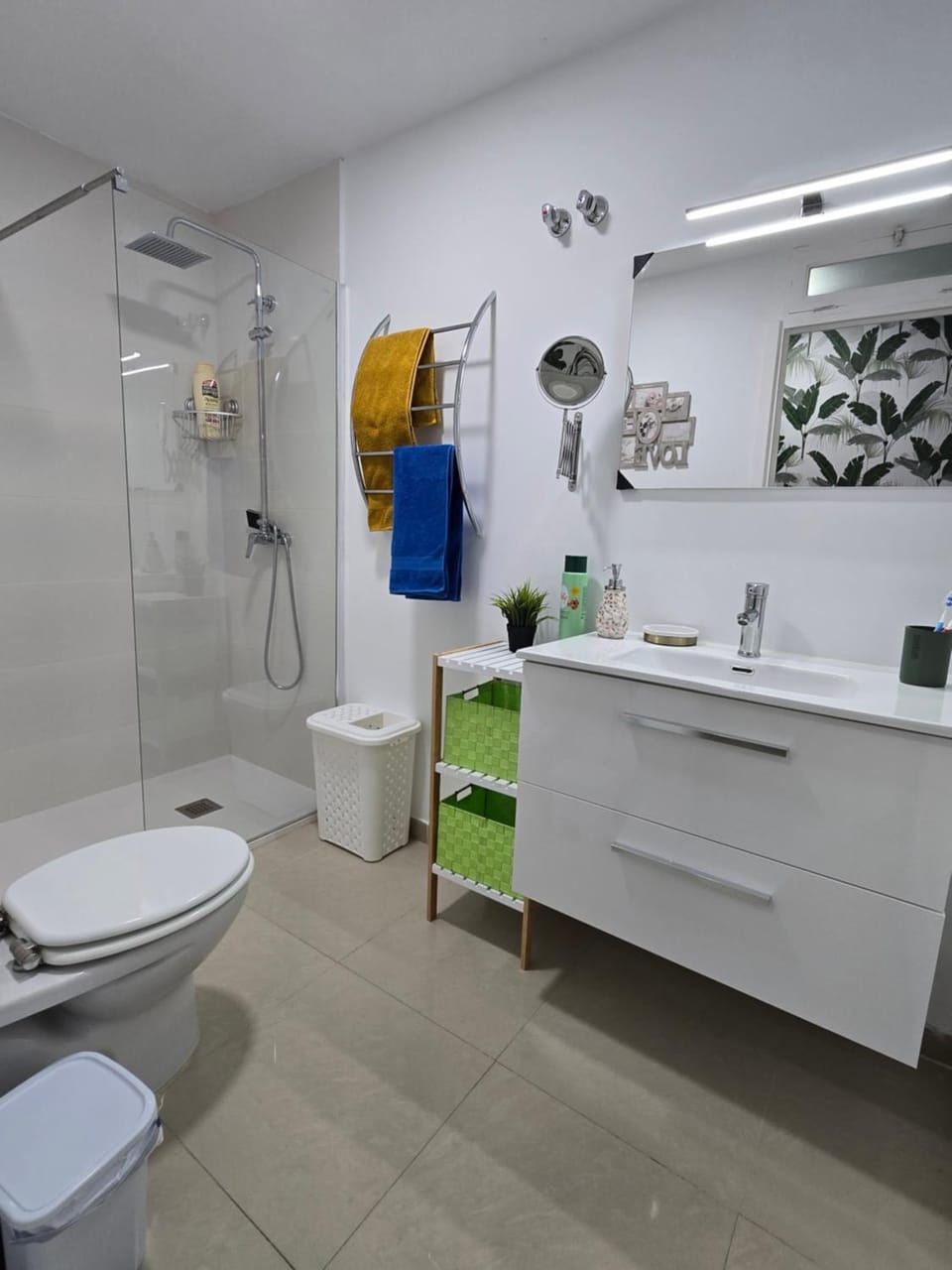 Shower, Bathroom, towels