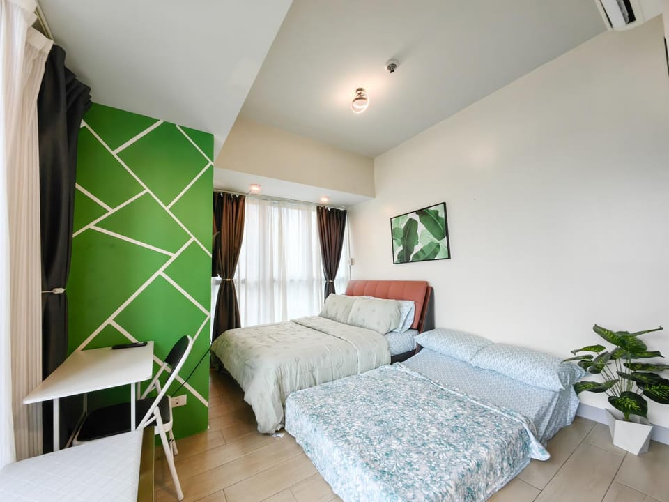 BGC Uptown Parksuites 2BR Skyline View with Balcony and Bathtub Apartment hotel in Makati