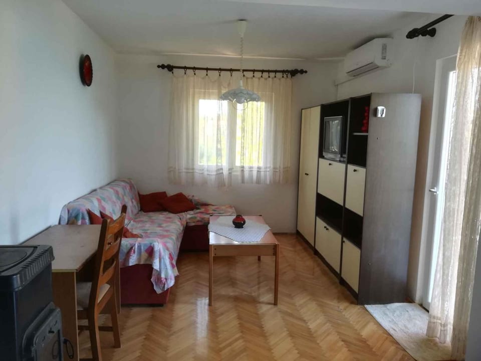 Apartment in Ugljan - Insel Ugljan 7453 Apartment in Zadar County