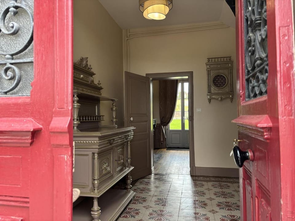Maison Bourgeoise 1830 avec Spa et Jeux, Animaux Acceptés - FR-1-489-541 House in Auvergne-Rhône-Alpes