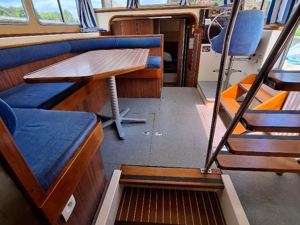Séjour vintage sur pénichette à quai - 3 cabines/7 pers. - API-1-46-22 Cabin in Pays de la Loire