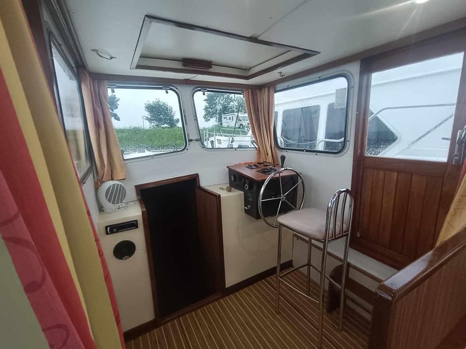 Grive - API-1-46-19 Docked boat in Jura