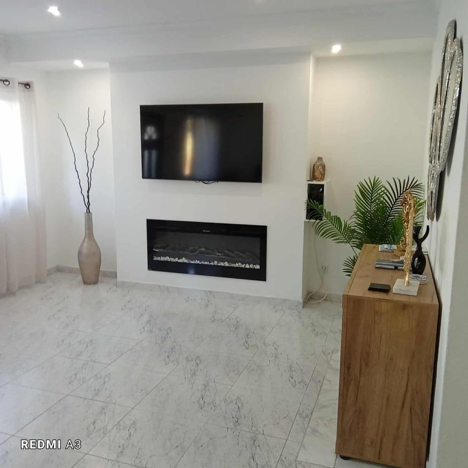 Communal lounge/ TV room, heating, air conditioner