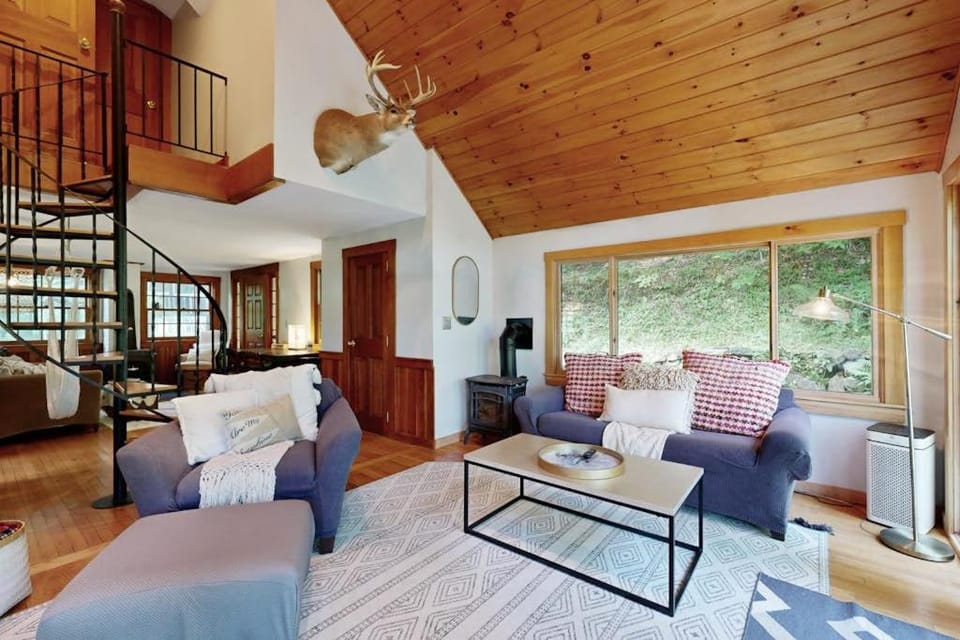 Wild Blue Yonder House in Barnard