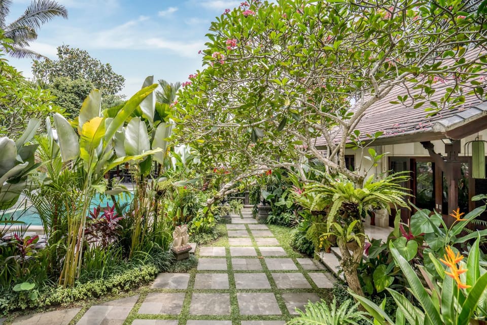 Property building, Garden, Garden view, Garden view