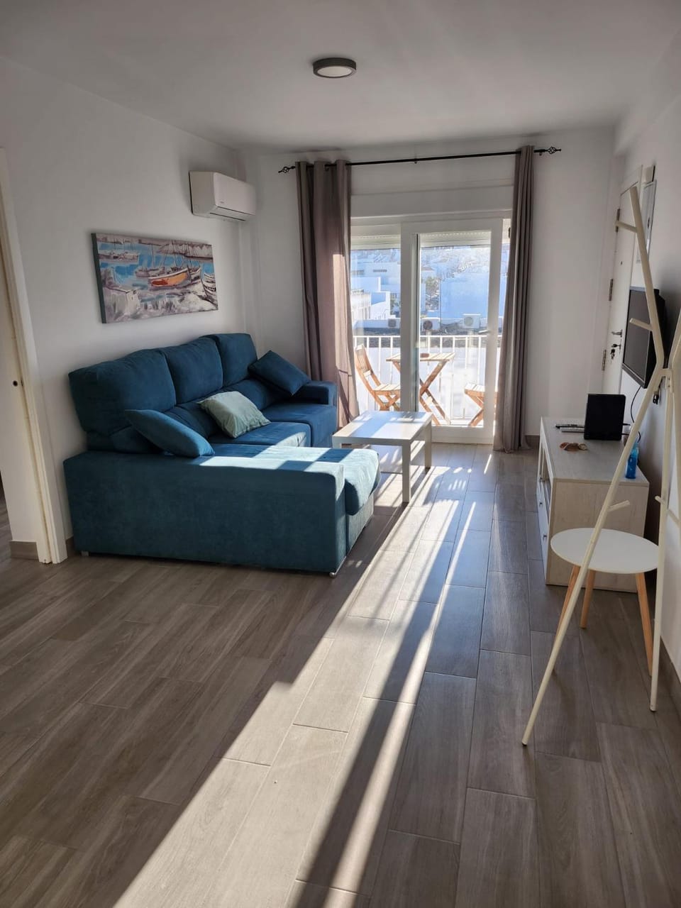 TV and multimedia, Living room, air conditioner