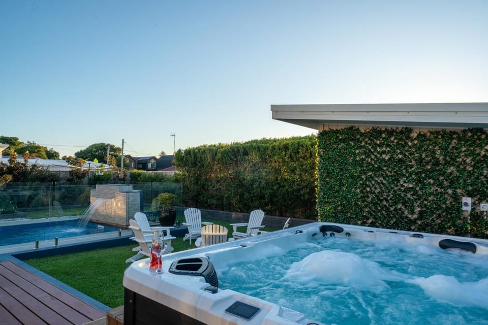 Hot Tub, Swimming pool