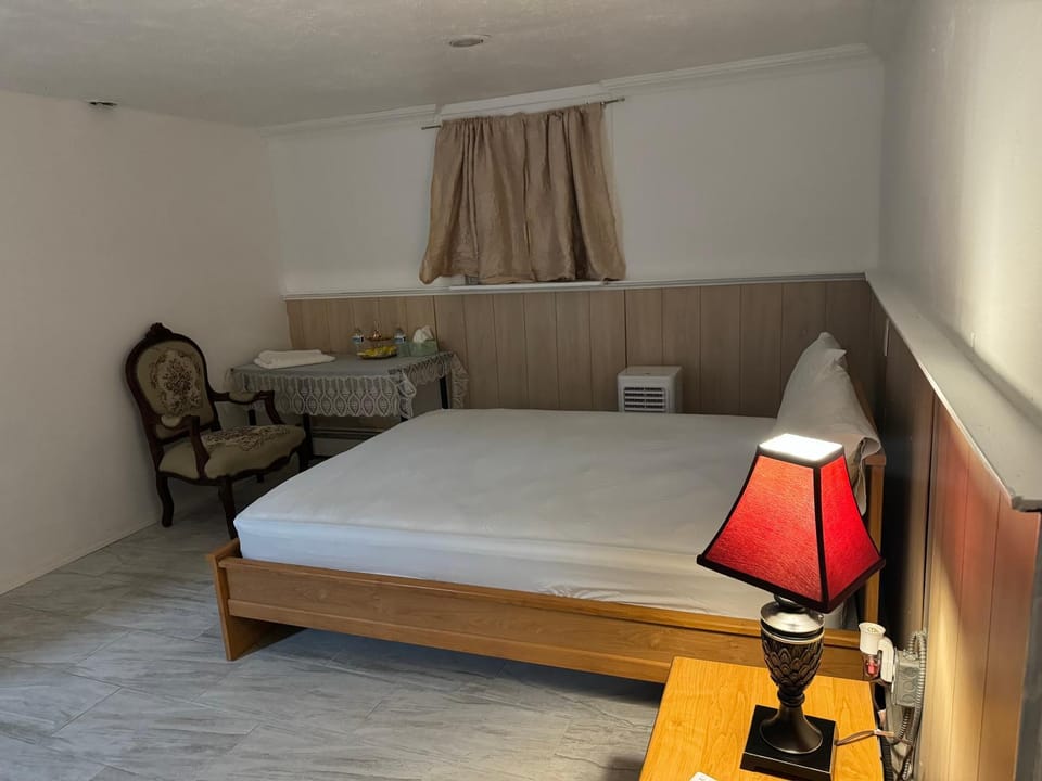 The White Pearl Vacation rental in Iselin