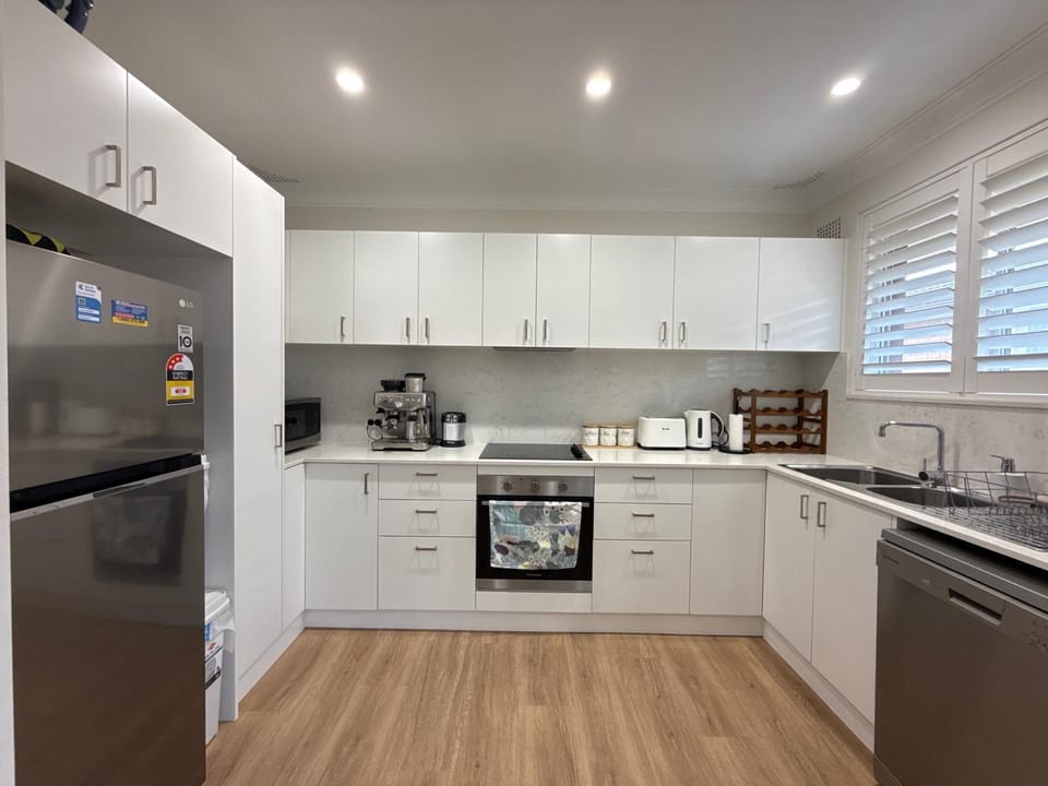 Coffee/tea facilities, Kitchen or kitchenette, dishwasher, minibar, oven, pet friendly, stove, toaster