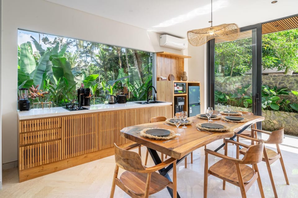 Kitchen or kitchenette, Dining area, Garden view