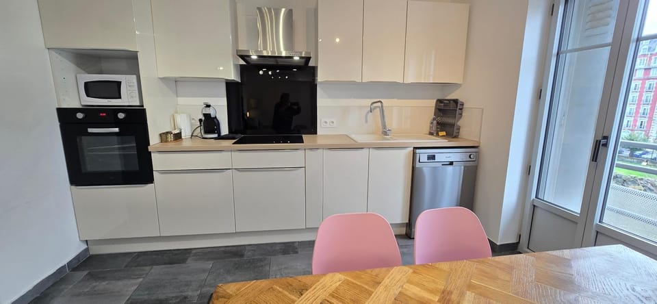 Property building, Food and drinks, oven, kitchen