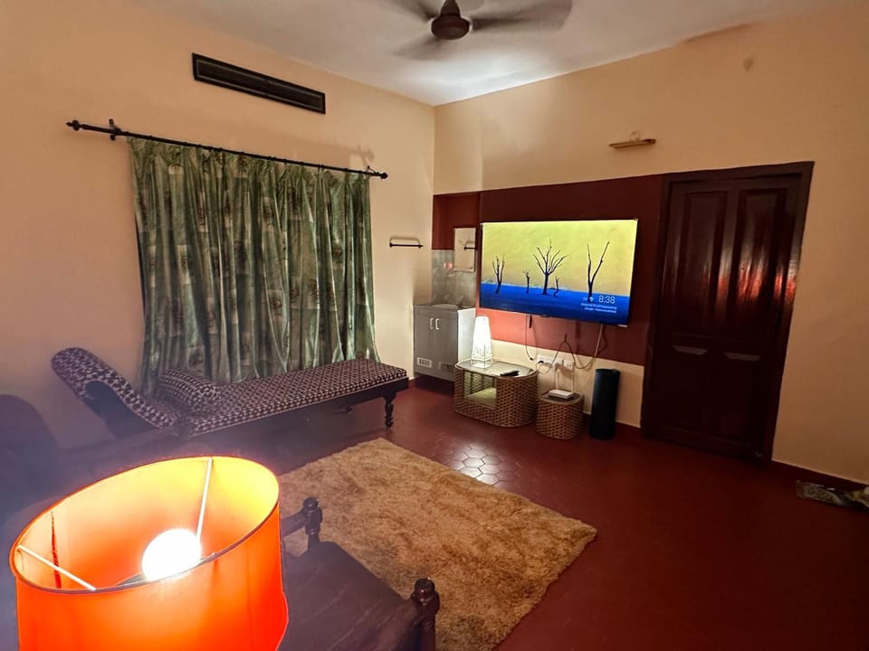 Communal lounge/ TV room, TV and multimedia, Living room, Seating area