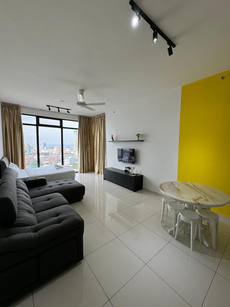 Cozy Comfort- Beacon Executives Suite Apartment in George Town