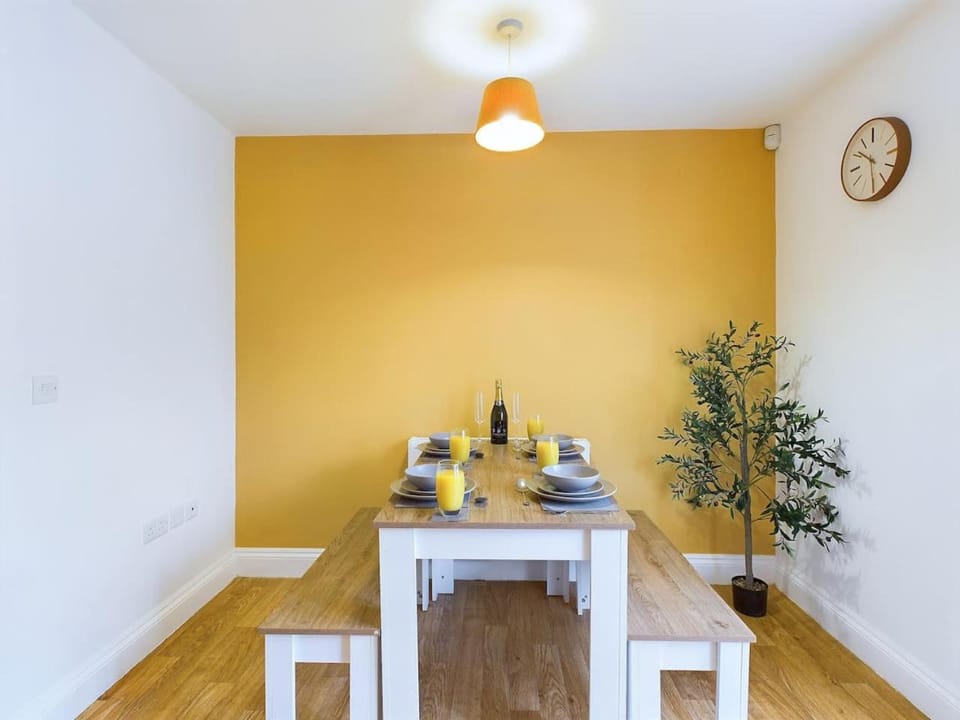 Newquay Beach House by Signature Stays - Parking - Modern - Coastal House in Newquay