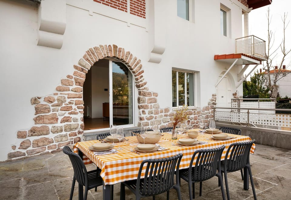 Patio, Dining area