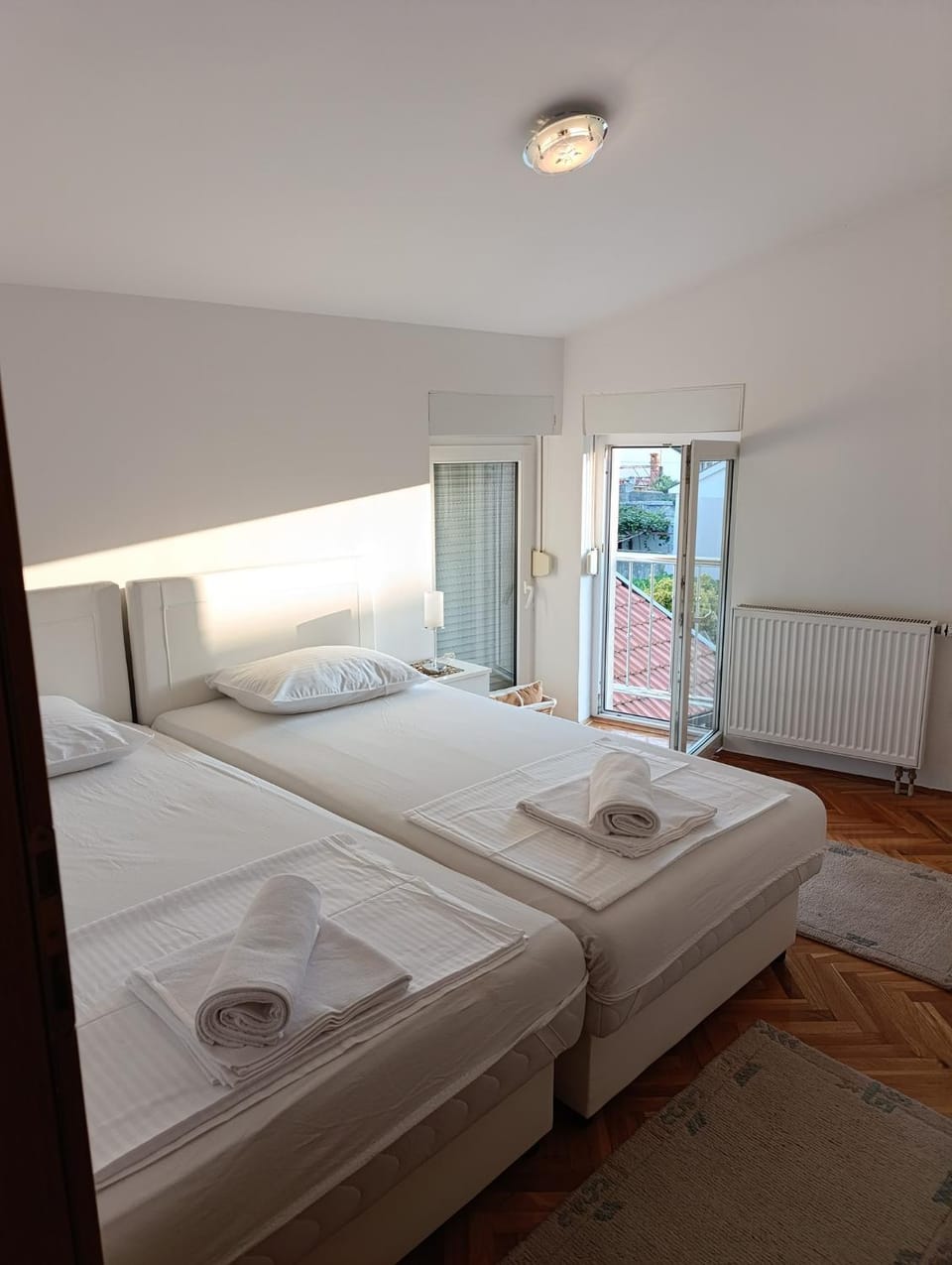 Bed, Bedroom, towels