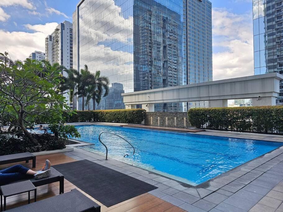 Day, Swimming pool