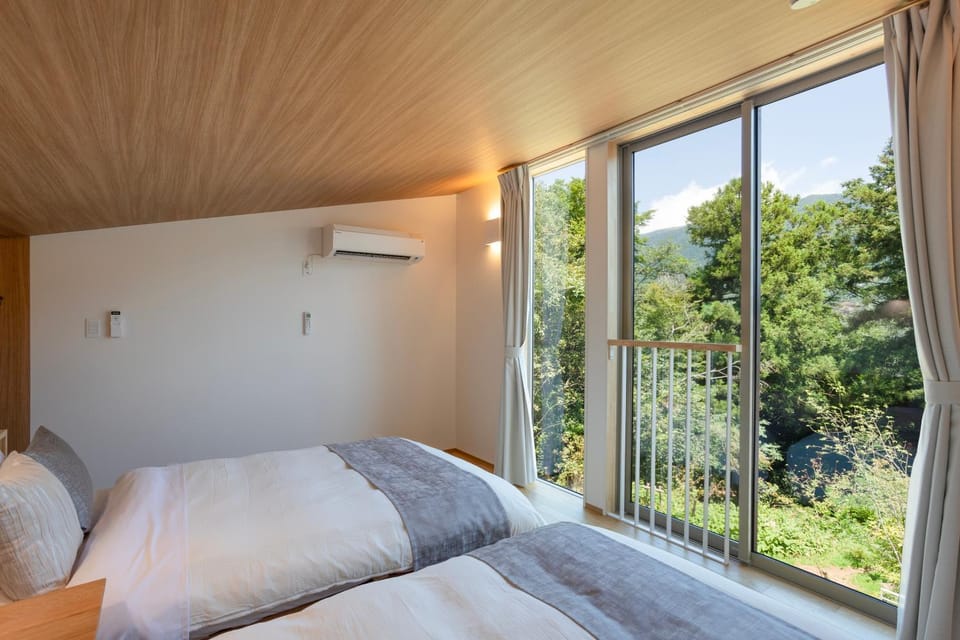Bed, Photo of the whole room, Bedroom, air conditioner