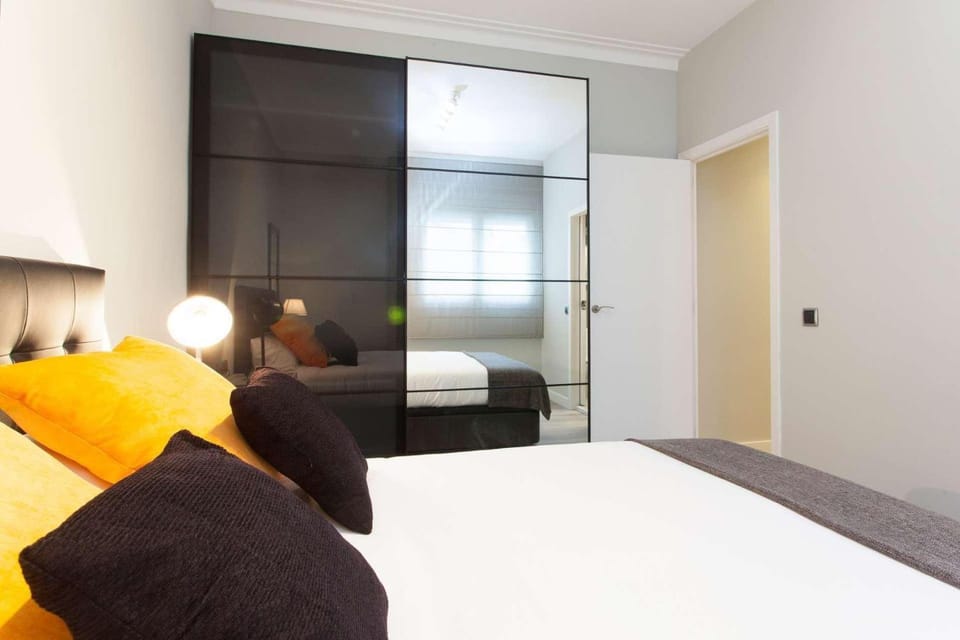 Bed, Photo of the whole room, Bedroom
