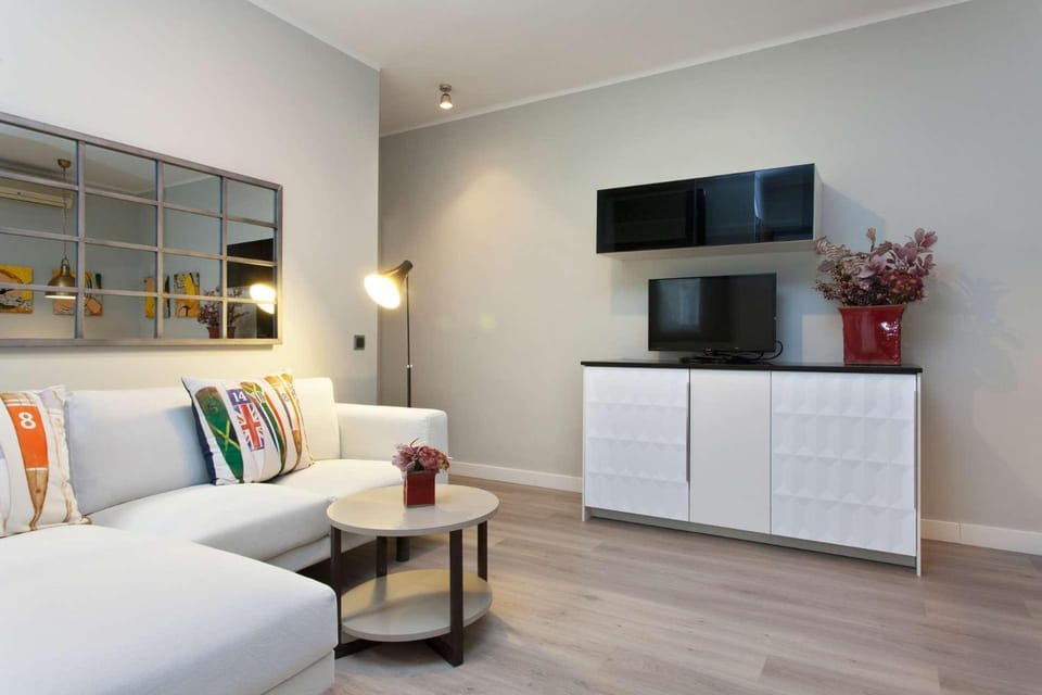 TV and multimedia, Photo of the whole room, Seating area