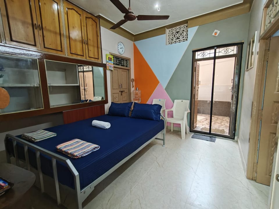 Bed, Living room