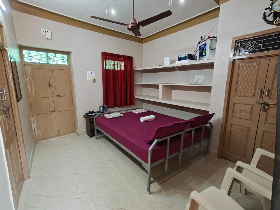 Bed, Living room
