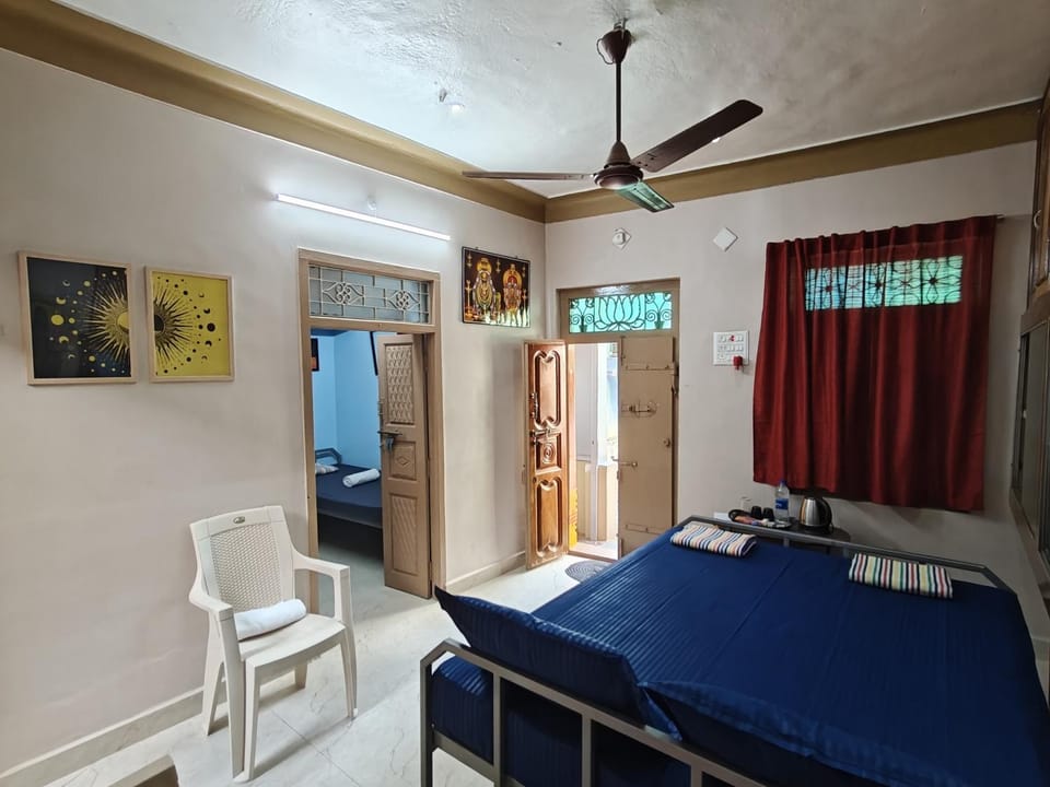 Bed, Living room