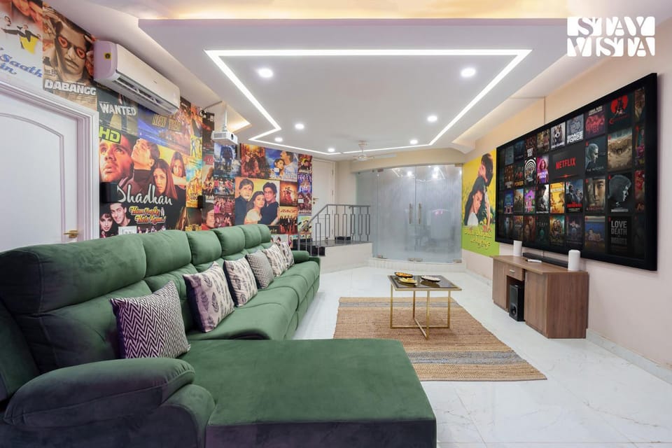 Communal lounge/ TV room