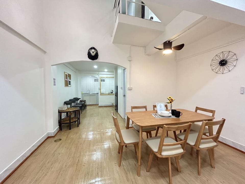 Seating area, Dining area