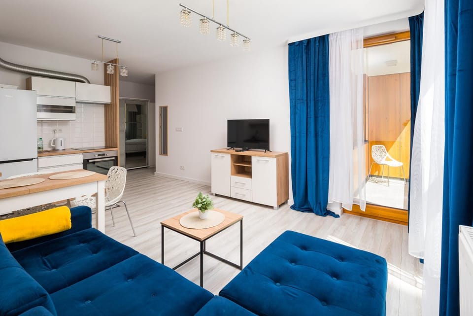 Communal lounge/ TV room, Bed, TV and multimedia, Kitchen or kitchenette, Living room, Photo of the whole room, Seating area, Dining area, Evening entertainment