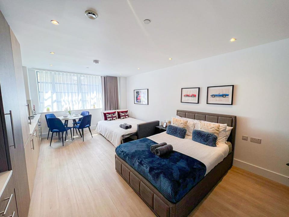 Bed, Living room, Photo of the whole room, Seating area, Dining area, Bedroom, Quiet street view