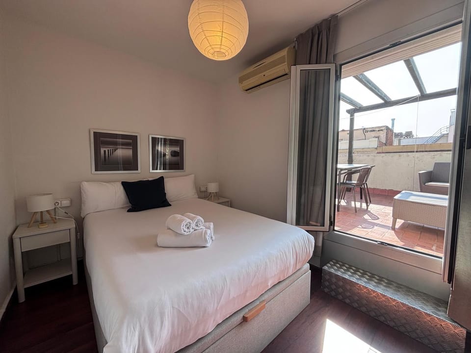 Bed, Balcony/Terrace, Photo of the whole room, Bedroom, air conditioner