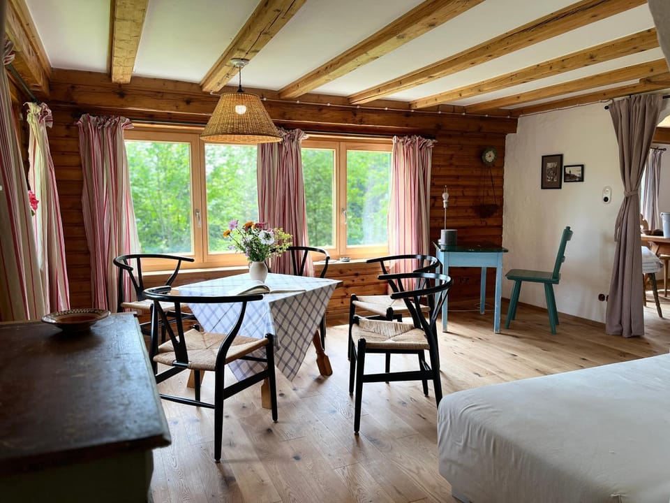 Living room, Photo of the whole room, Seating area, Dining area