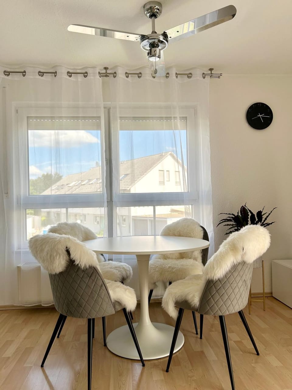 Seating area, Dining area