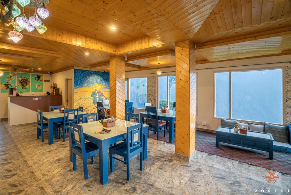 Restaurant/places to eat, Living room, Banquet/Function facilities, Seating area