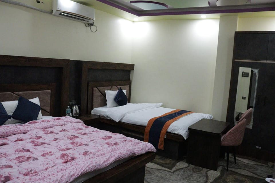 Bed, Photo of the whole room, Bedroom, air conditioner