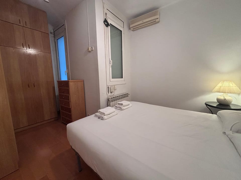 Spacious Eixample Stay Near Metro and Attractions Apartment in Barcelona
