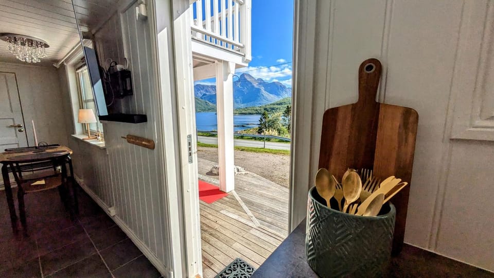 Balcony/Terrace, Mountain view