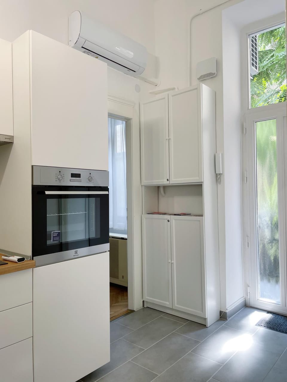 Kitchen or kitchenette, oven, stove, air conditioner
