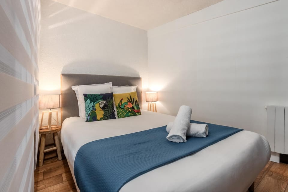 Bed, Bedroom