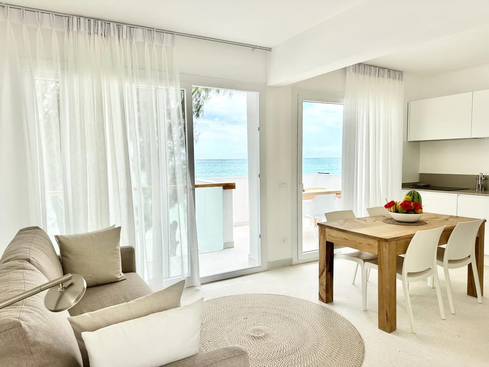 Living room, Dining area, Sea view, kitchen
