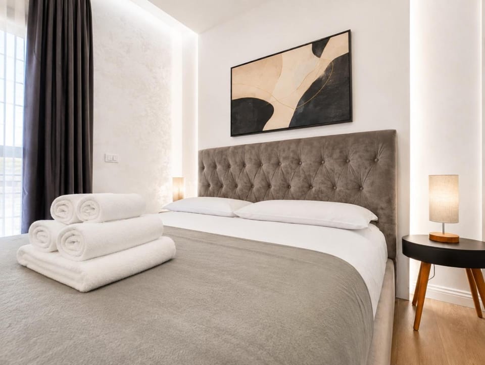 Bed, Balcony/Terrace, Photo of the whole room, Bedroom, internet, towels, air conditioner